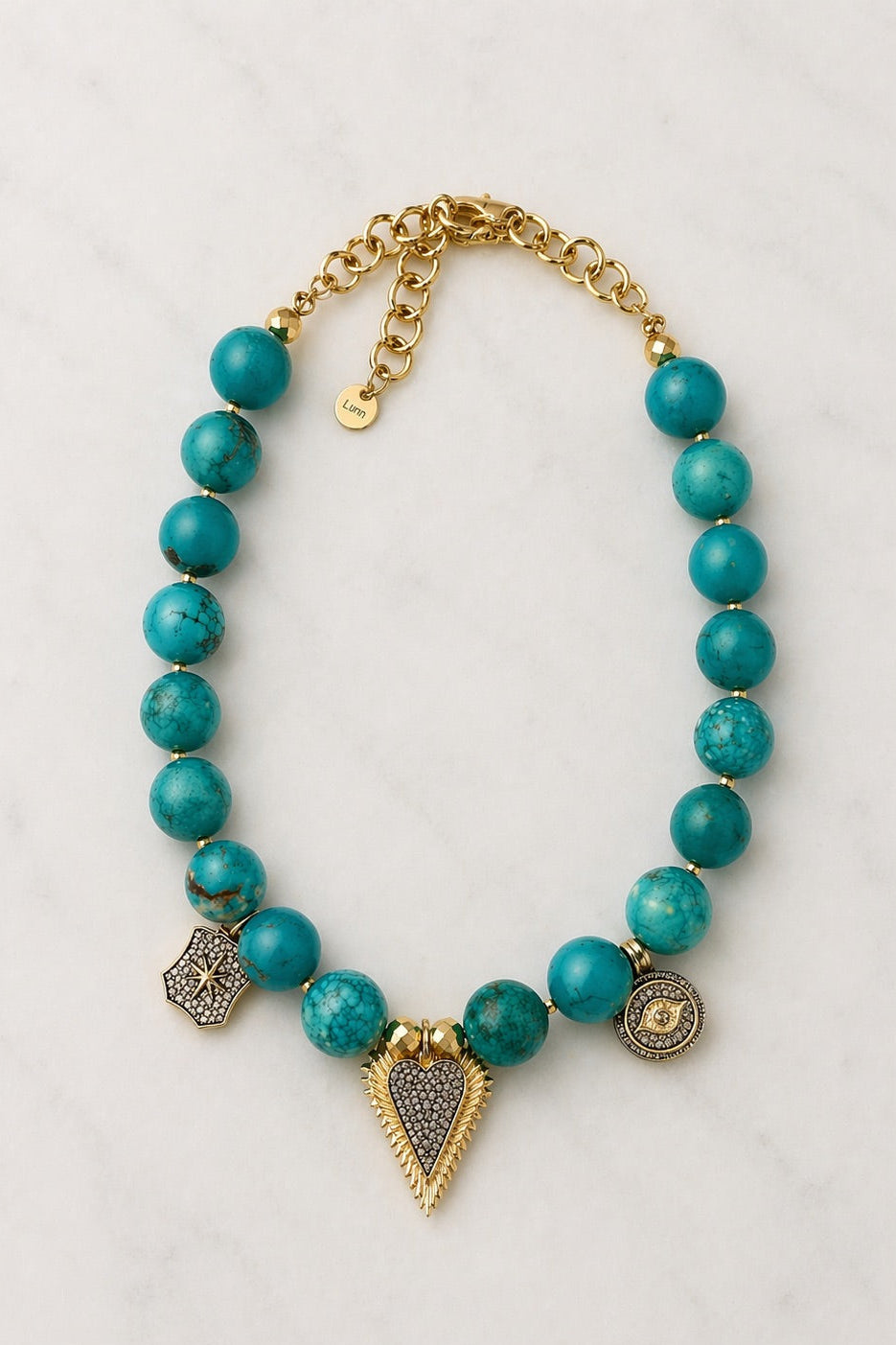 Collar de Turquesa con Dijes