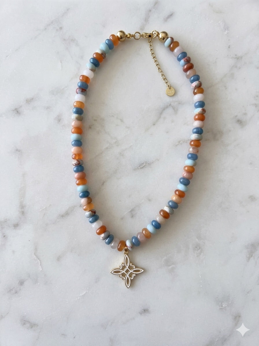Collar Agata Rondel de Colores con Dije Nudo de Bruja Blanco