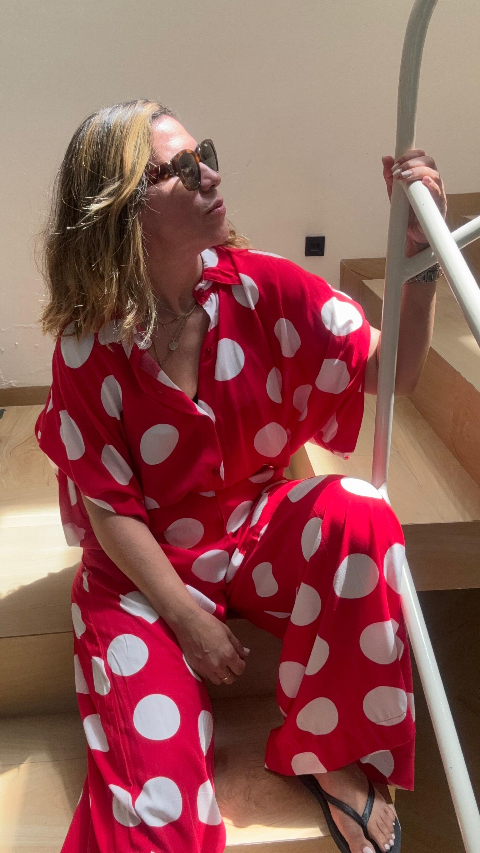 Camisa Vivi Bolas Blancas Rojo