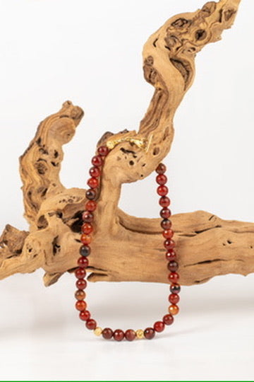 Collar de ágata facetada naranja con broche de manita