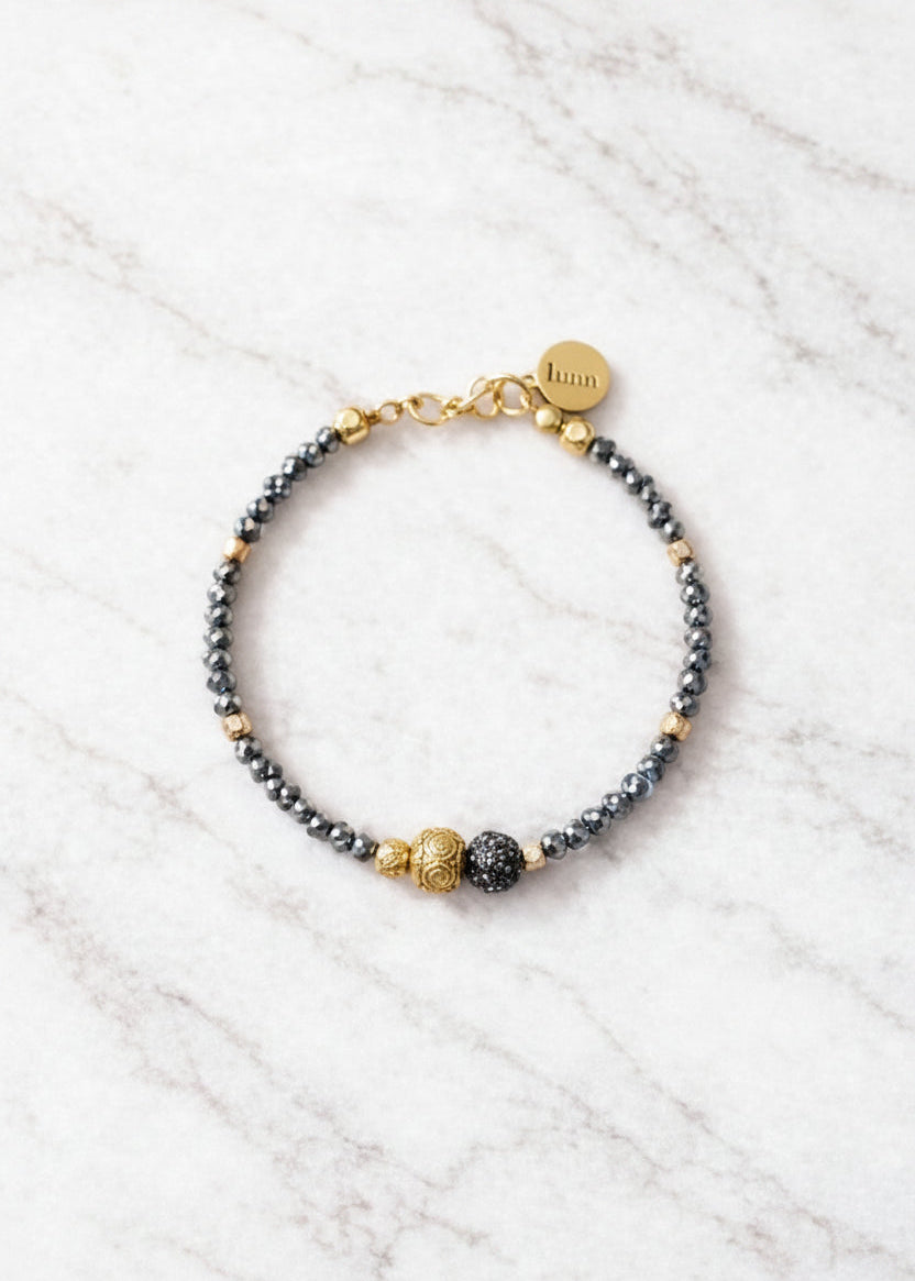 Pulsera Hematita Chica con Bola Indu de Broche