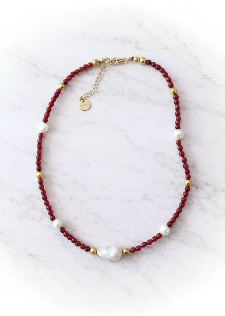 Collar de Jade Rojo Granate con Perla Barroca y Perlas de Rio