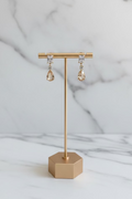 Aretes de Fiesta Pequeños Dorados con ZC y Gota Rosa Palo