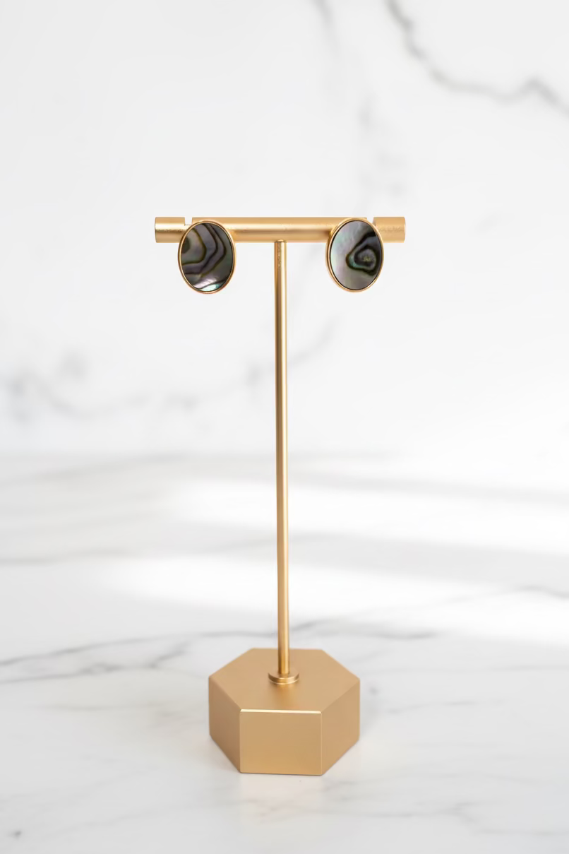 Aretes Ovalo Dorado con Piedra Nacar Gris Oscuro