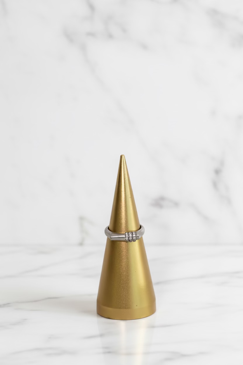 Anillo de Plata Cuadrado con 3 Guías de Sisis