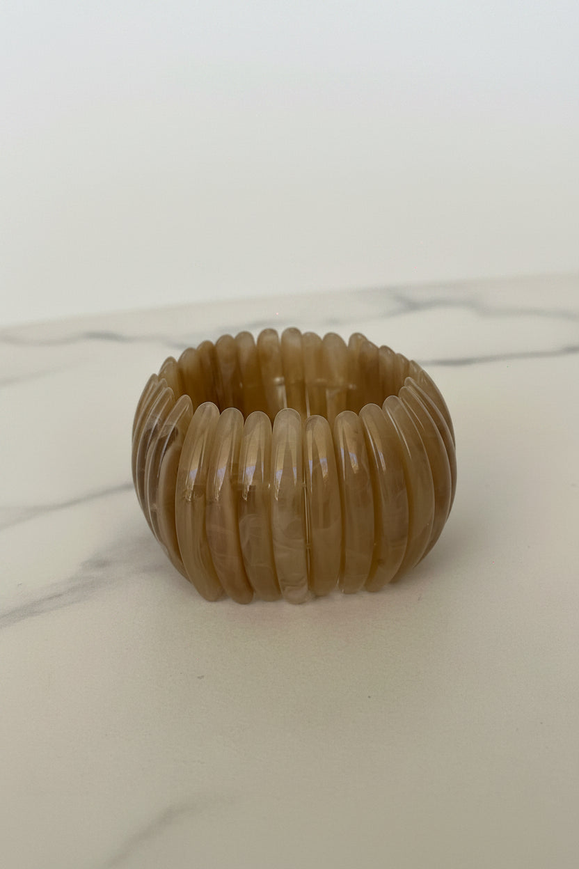 Pulsera elástica acrilico shell beige