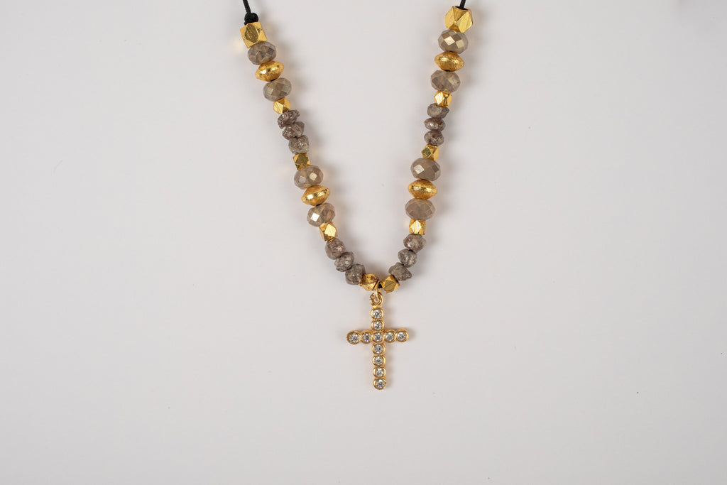 Collar Macrame con Raw Diamonds Piedra y Dije Cruz Plata
