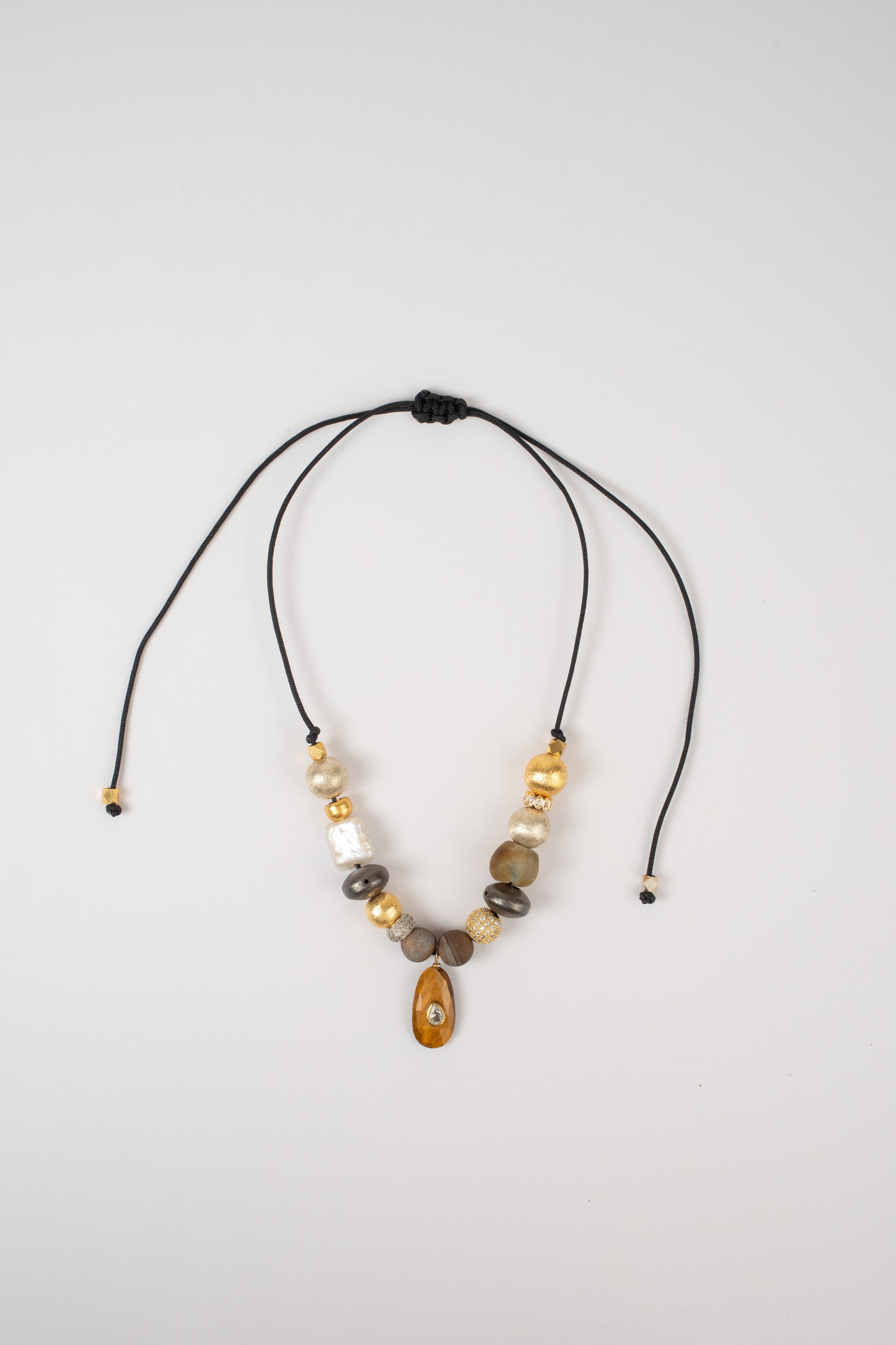 Collar Macrame con Dije Tiger Eye Indu