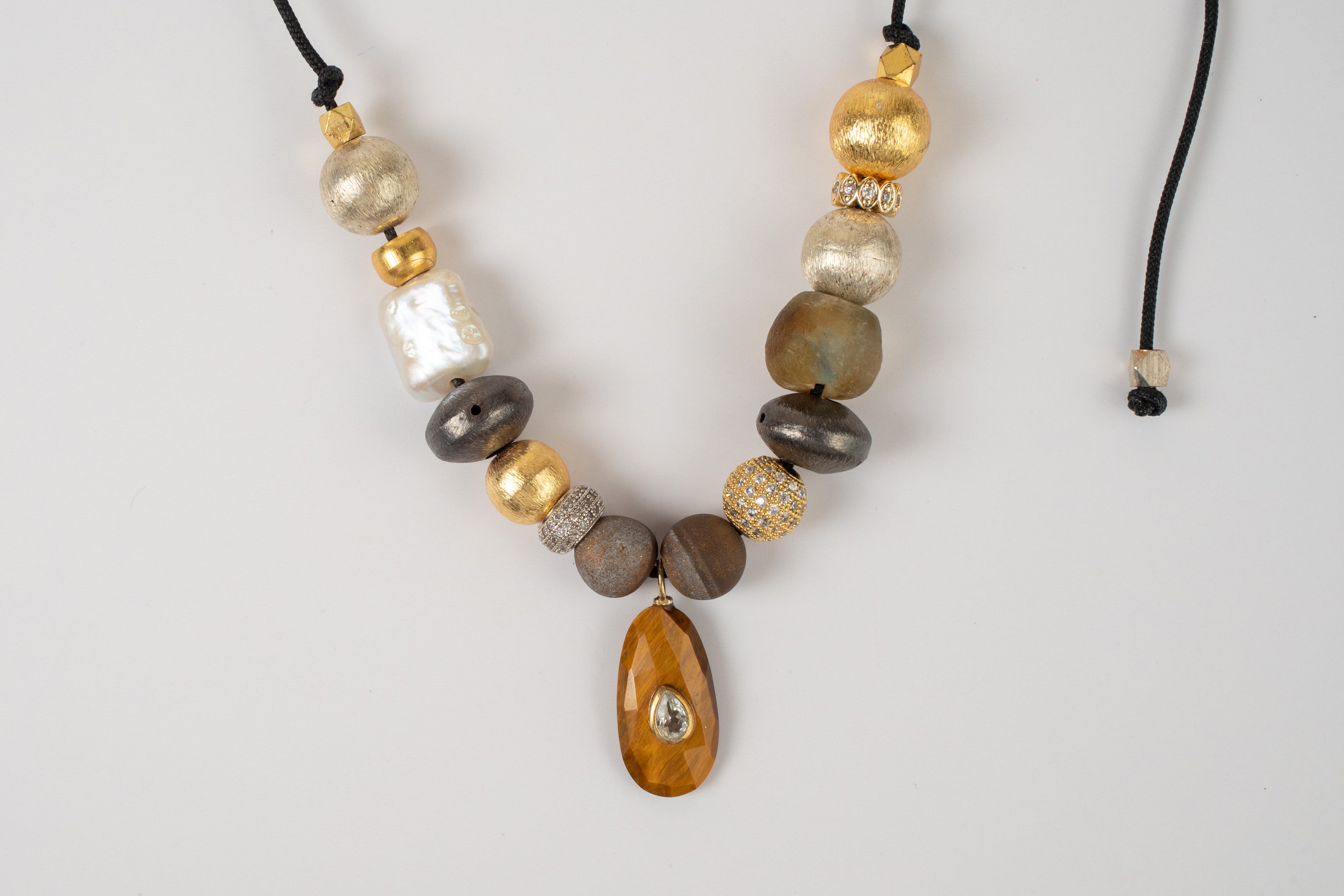 Collar Macrame con Dije Tiger Eye Indu