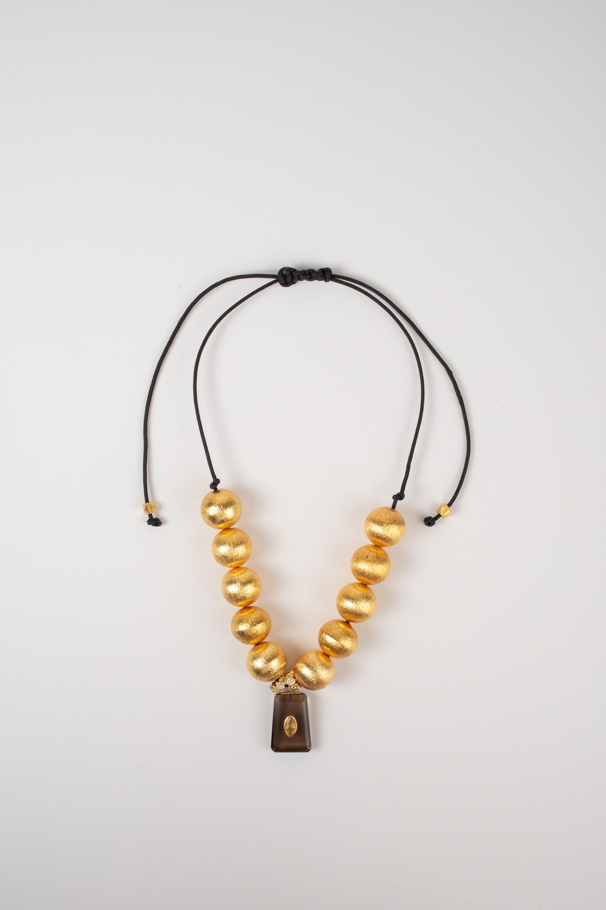 Collar macrame bolas doradas indu chapas dije smoky topaz con citrine indu
