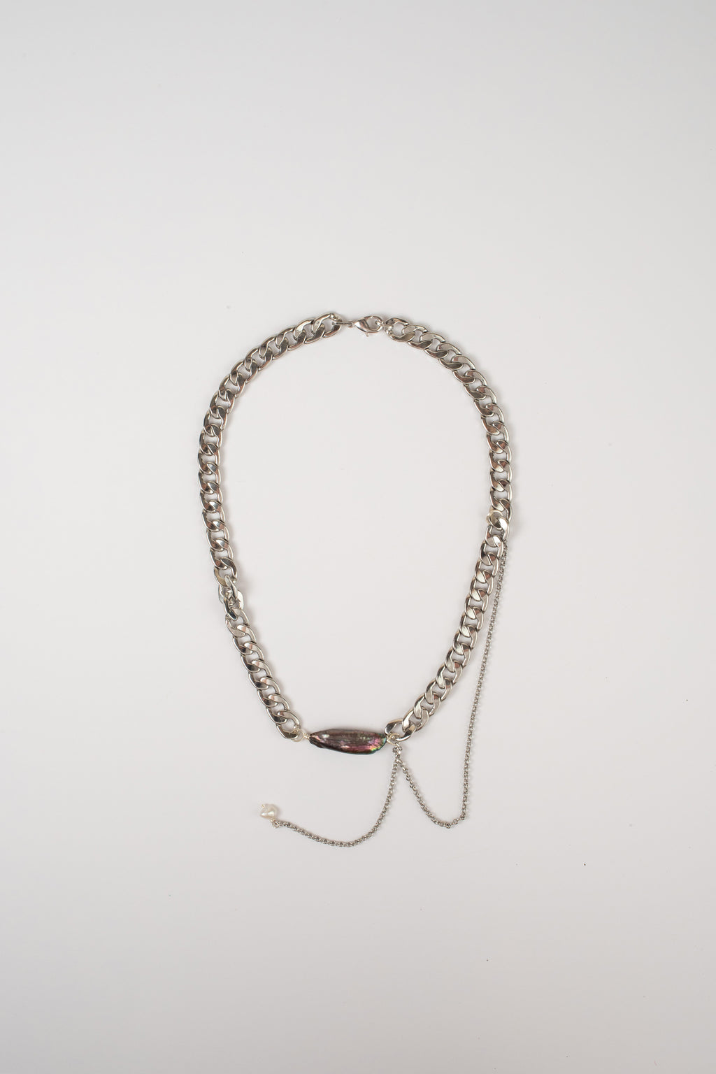 Collar Syna rodio, con Perla Oscura y Perlita Colgando